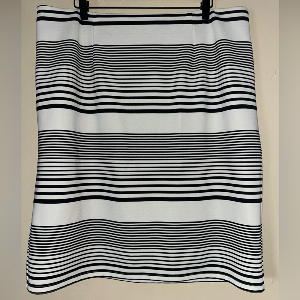 Chico's Monochrome Black and White  Striped Pencil Skirt Sz 3 (16/18)